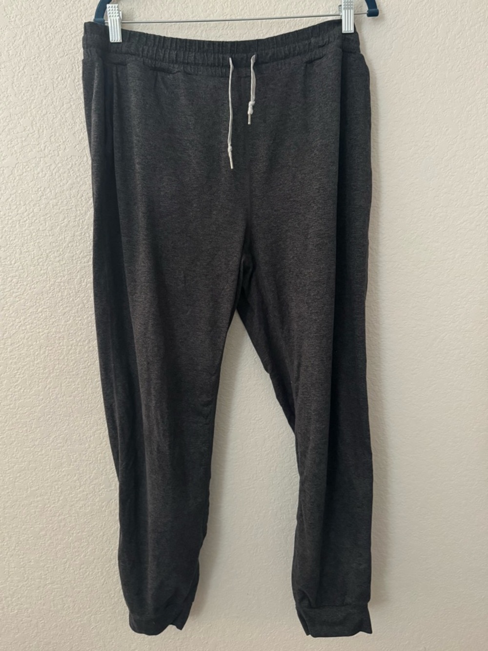 Vuori Joggers - Heather Grey